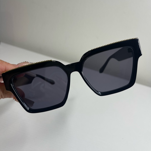 Sunglasses - Picture 5 of 6